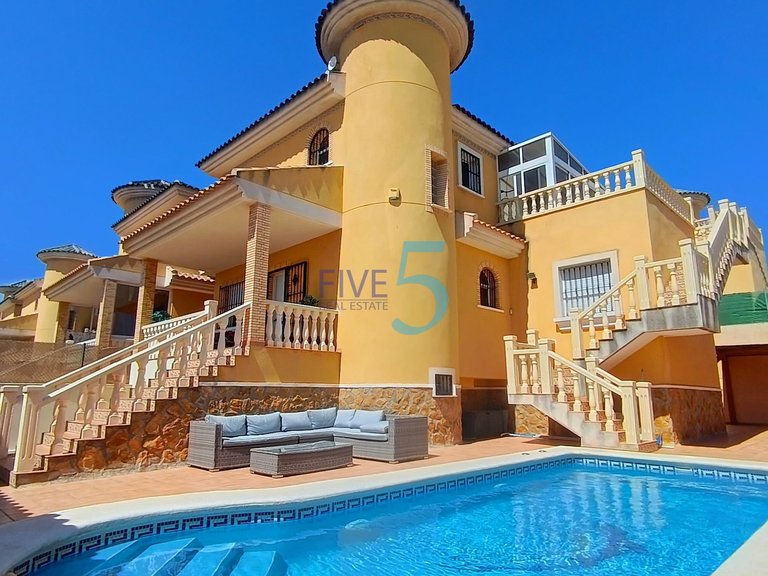 Villa for Sale in Alicante, Valencia 1