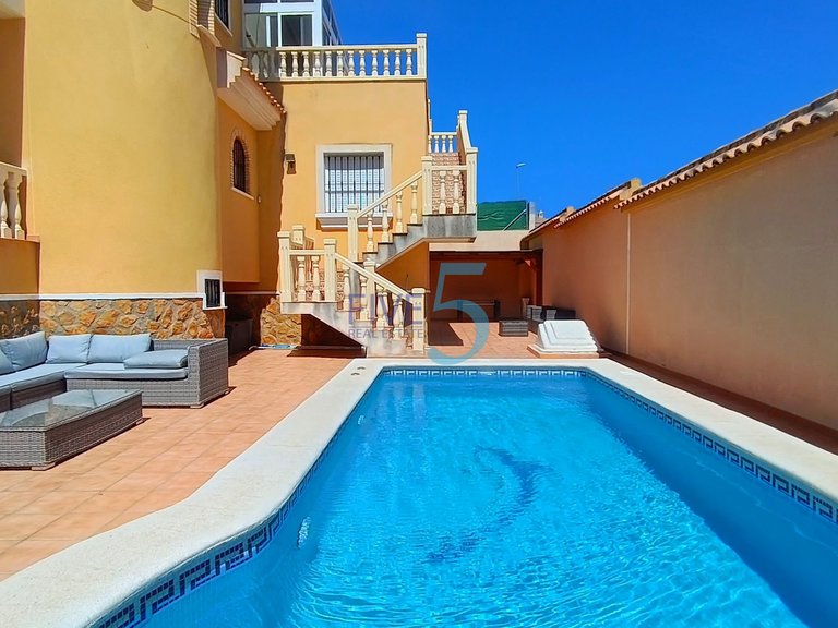 Villa for Sale in Alicante, Valencia 6