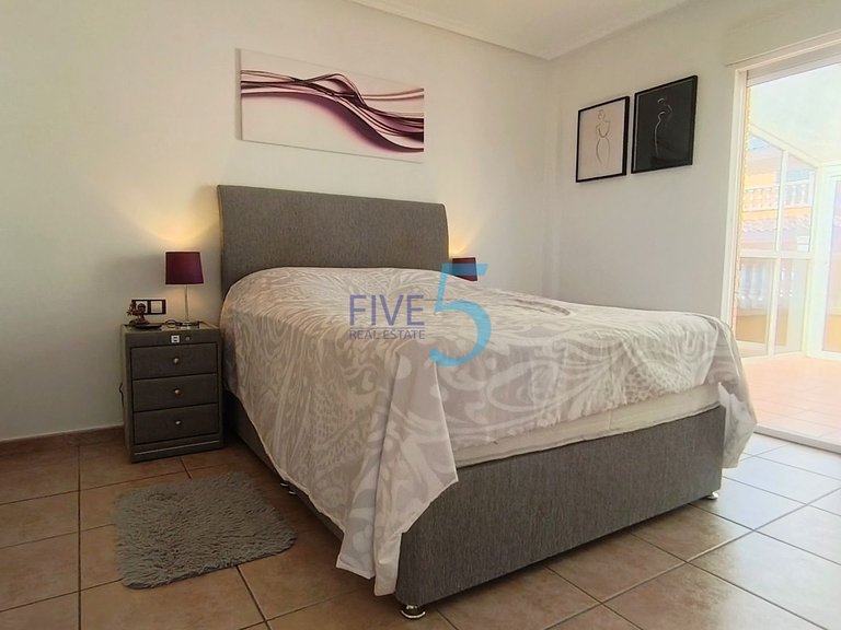 Villa for Sale in Alicante, Valencia 28
