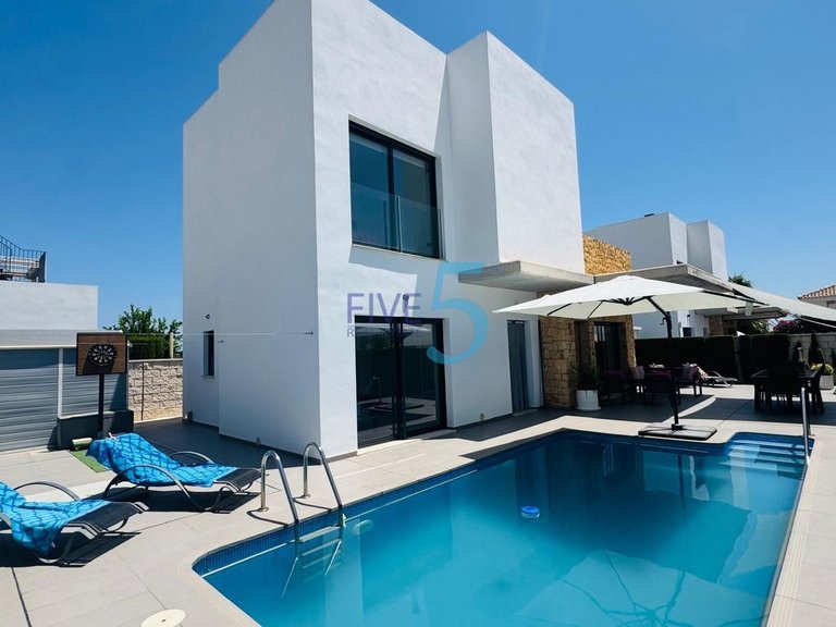 Villa for Sale in Alicante, Valencia 2