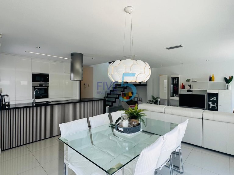 Villa for Sale in Alicante, Valencia 6