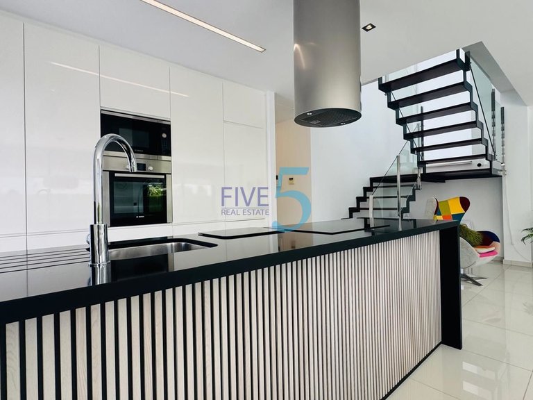 Villa for Sale in Alicante, Valencia 4