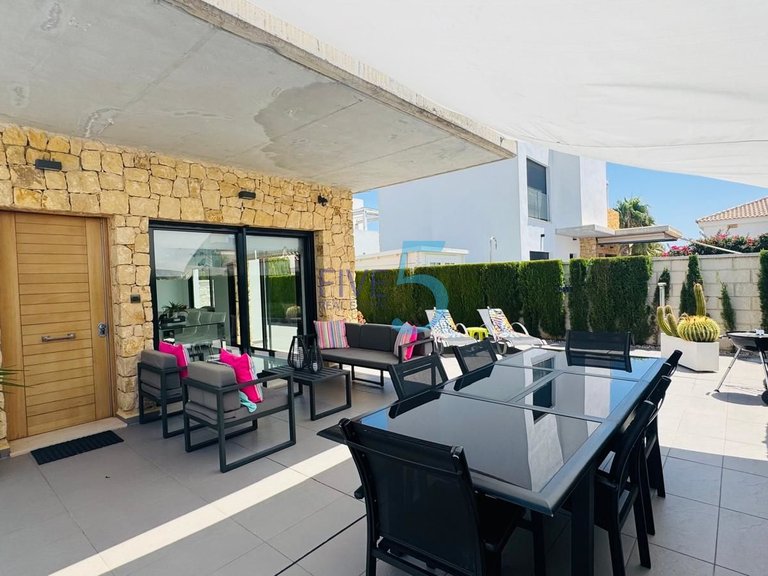 Villa for Sale in Alicante, Valencia 28