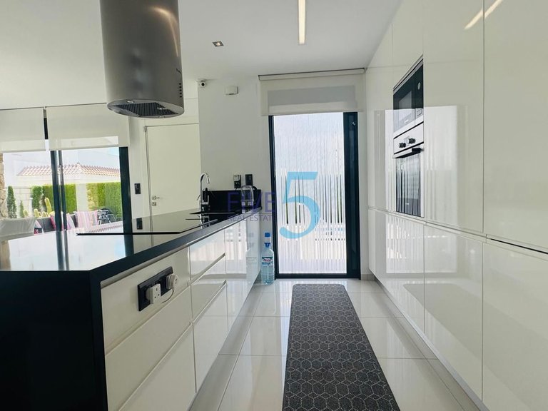 Villa for Sale in Alicante, Valencia 3