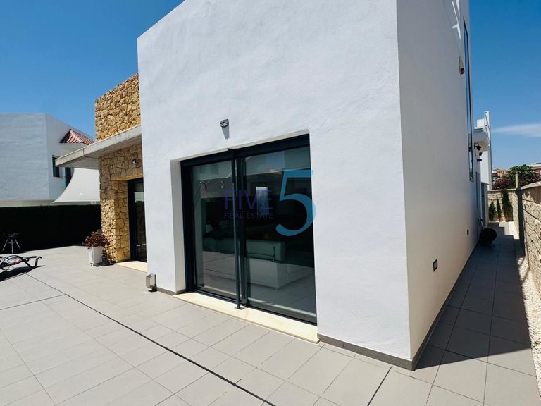 Villa for Sale in Alicante, Valencia 31