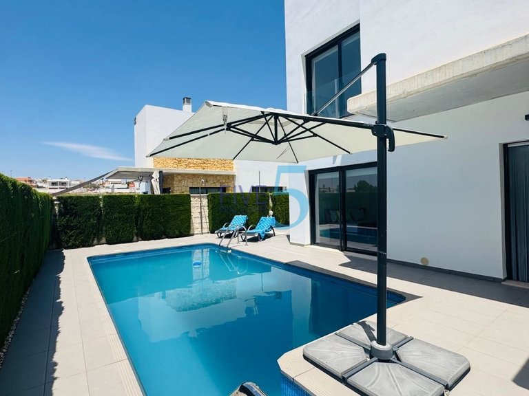 Villa for Sale in Alicante, Valencia 30