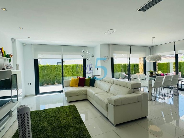 Villa for Sale in Alicante, Valencia 8