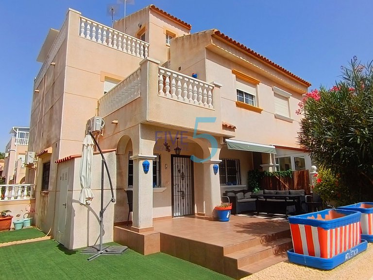 Villa for Sale in Alicante, Valencia 1