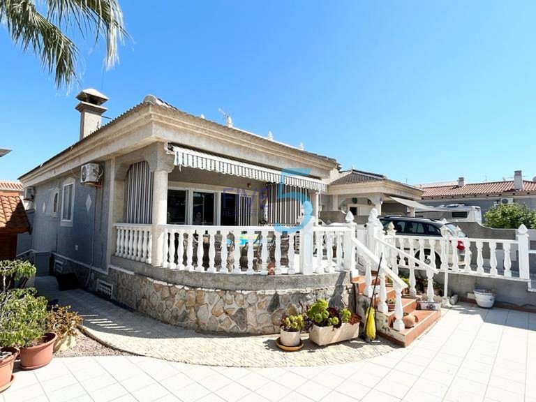 Villa for Sale in Alicante, Valencia 3