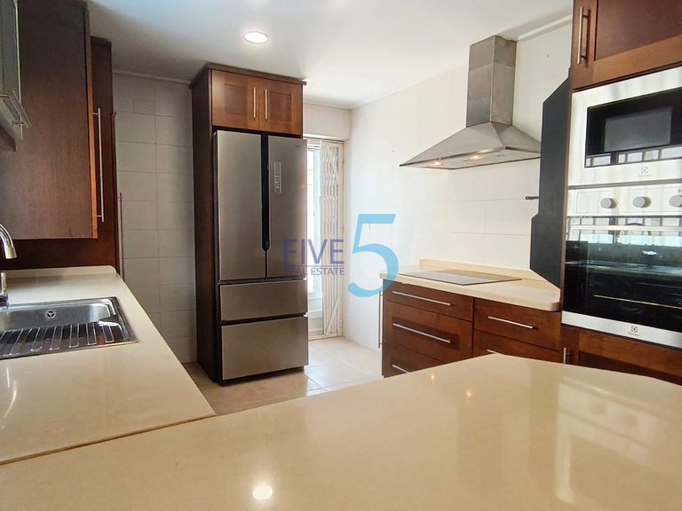 Villa for Sale in Alicante, Valencia 4