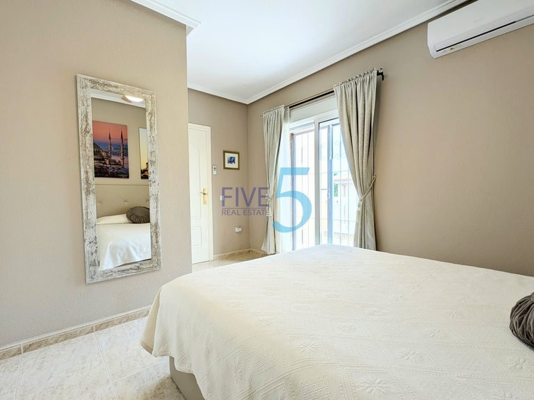 Villa for Sale in Alicante, Valencia 32