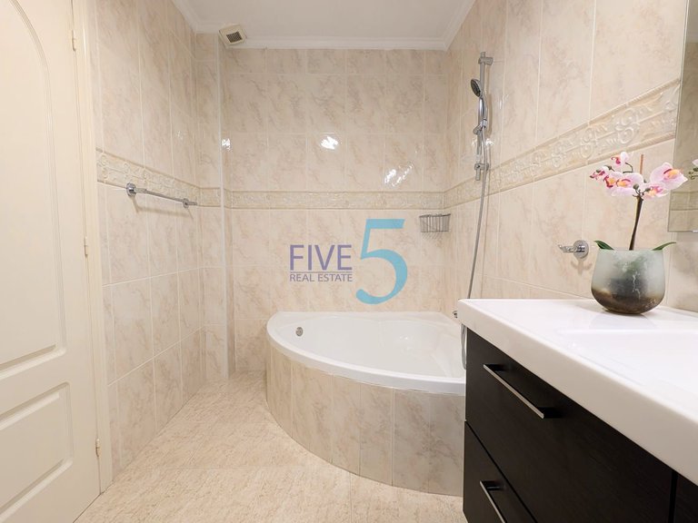 Villa for Sale in Alicante, Valencia 36