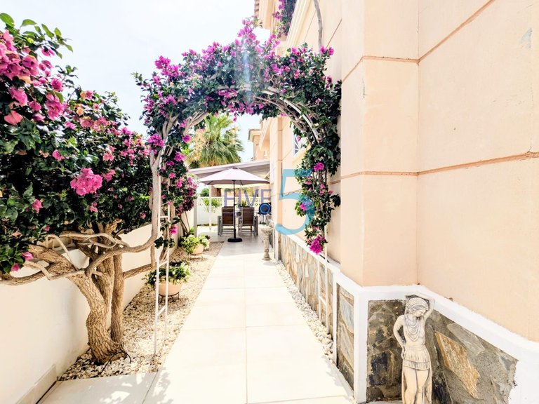 Villa for Sale in Alicante, Valencia 38