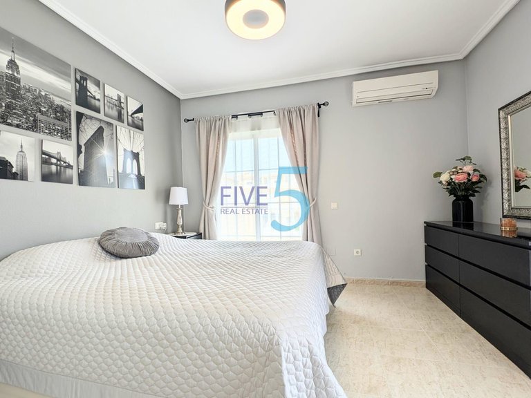 Villa for Sale in Alicante, Valencia 24