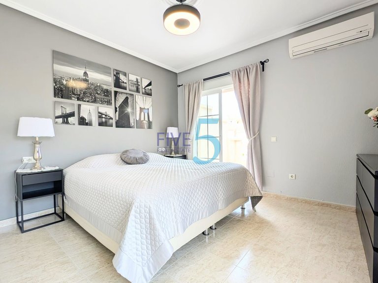 Villa for Sale in Alicante, Valencia 25