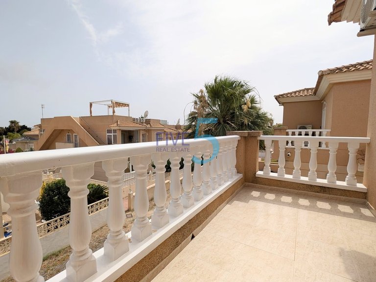 Villa for Sale in Alicante, Valencia 34