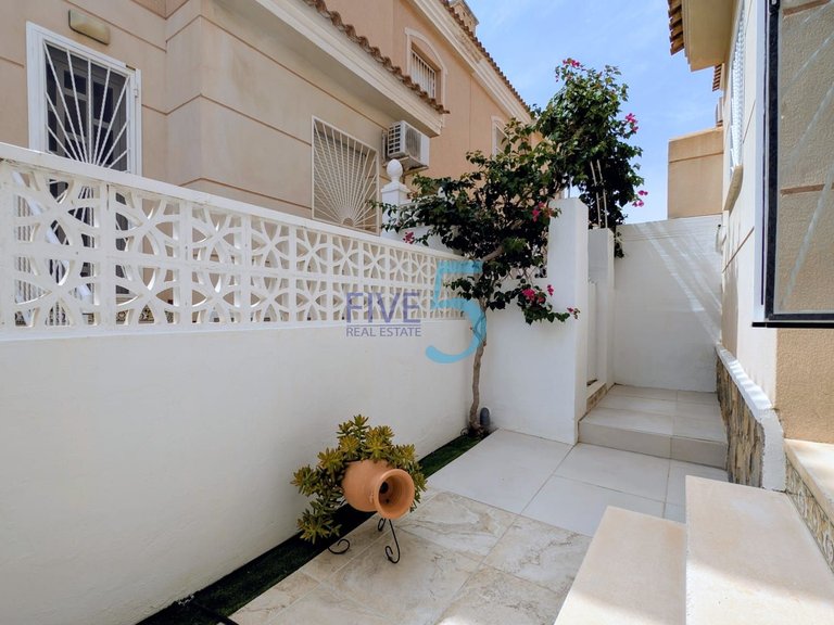 Villa for Sale in Alicante, Valencia 42