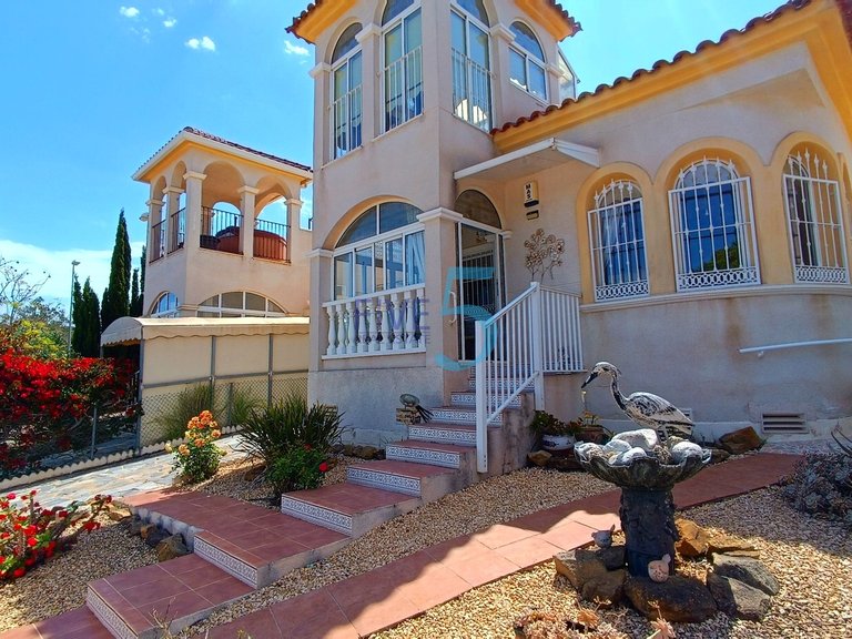 Villa for Sale in Alicante, Valencia 8