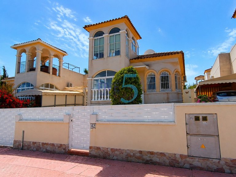 Villa for Sale in Alicante, Valencia 6