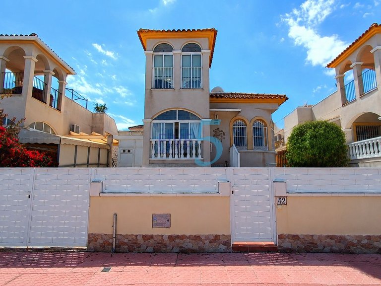 Villa for Sale in Alicante, Valencia 1