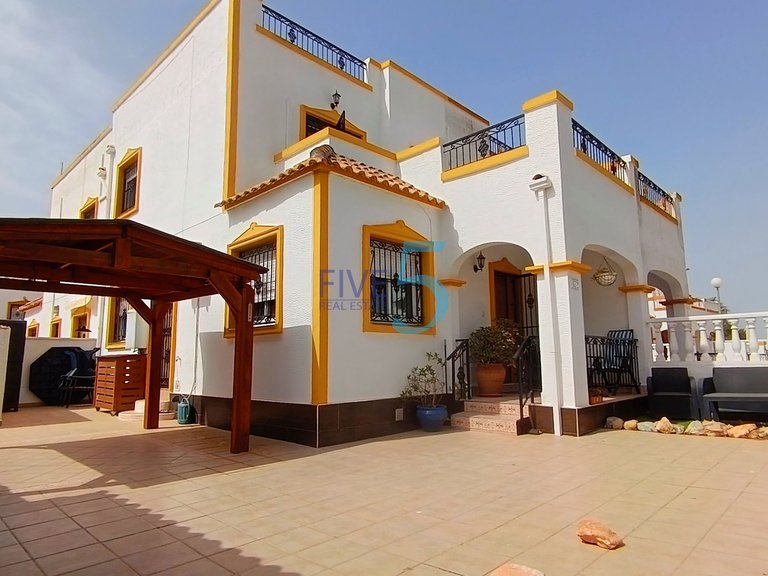 Villa for Sale in Alicante, Valencia 1