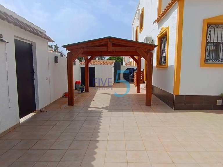 Villa for Sale in Alicante, Valencia 9