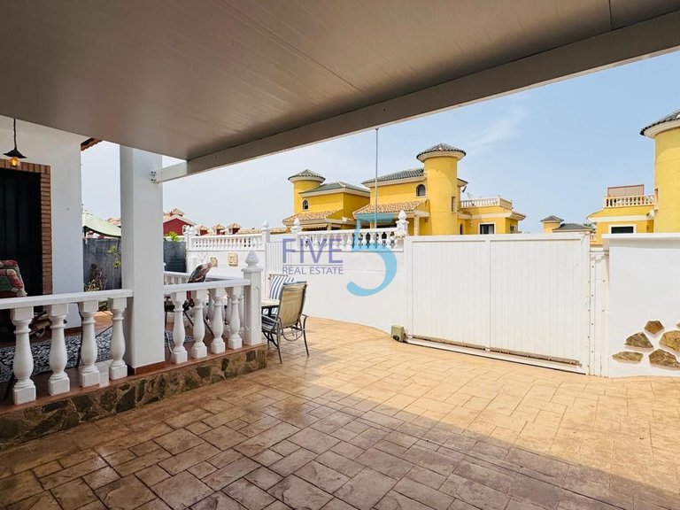 Villa for Sale in Alicante, Valencia 24