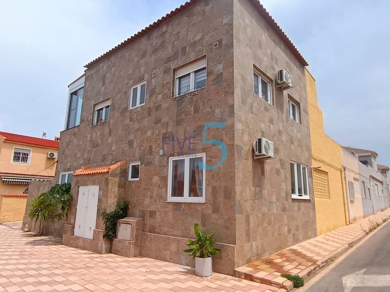 Villa for Sale in Alicante, Valencia 5