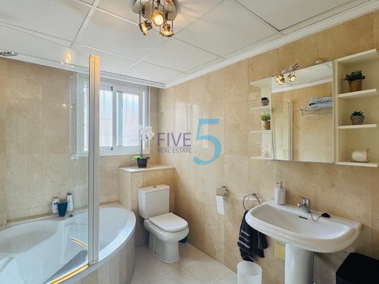 Villa for Sale in Alicante, Valencia 14