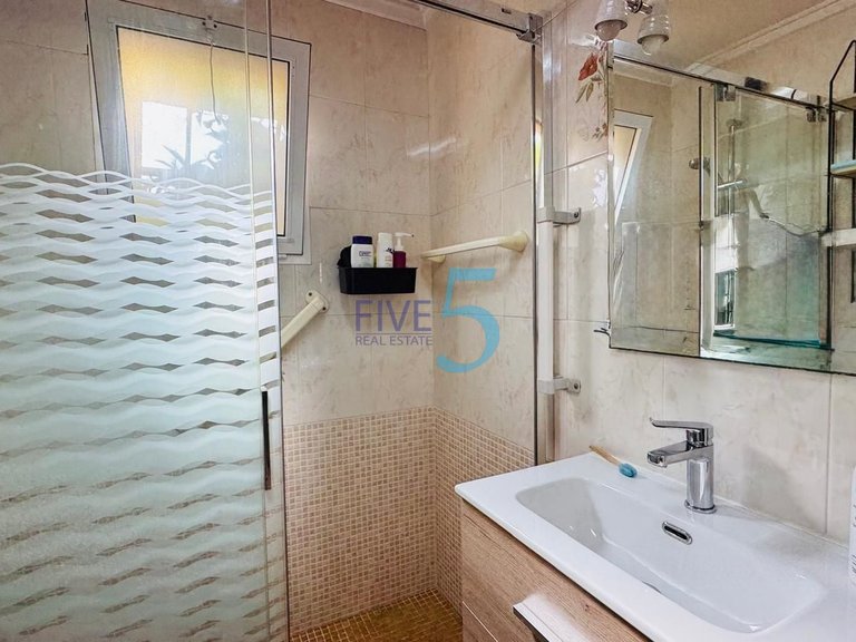 Villa for Sale in Alicante, Valencia 10