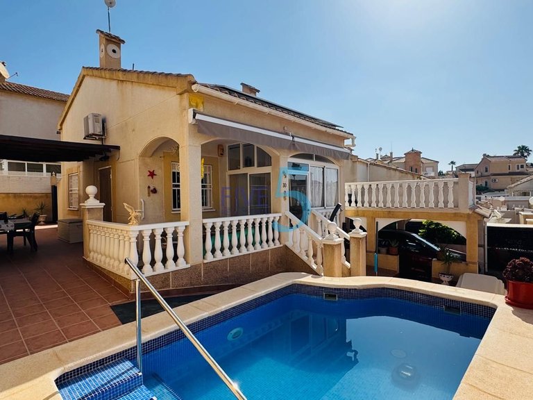 Villa for Sale in Alicante, Valencia 1