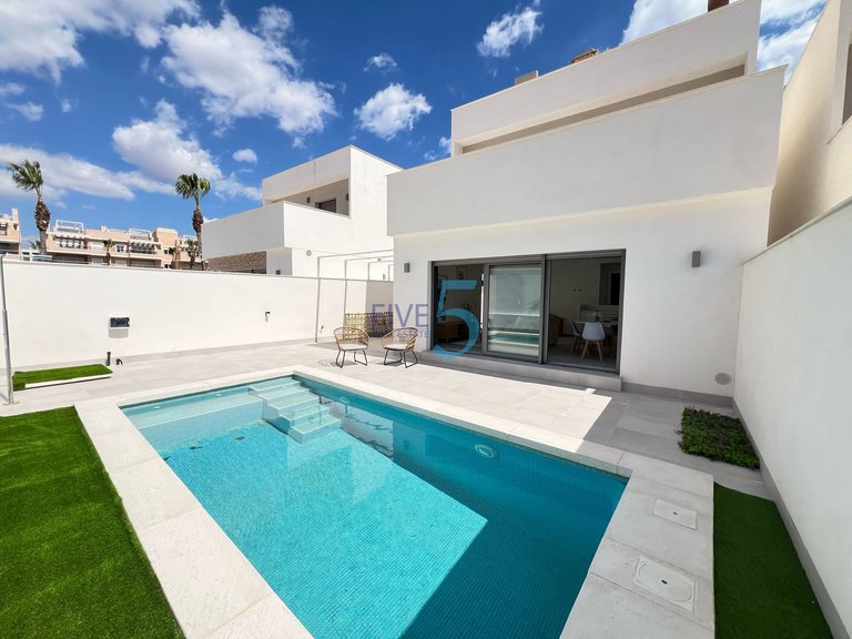Villa for Sale in Alicante, Valencia 1