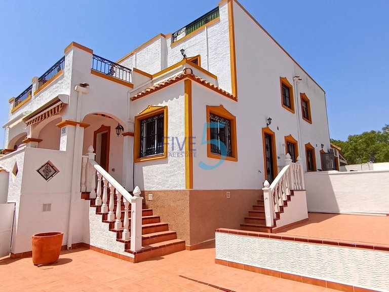 Villa for Sale in Alicante, Valencia 1