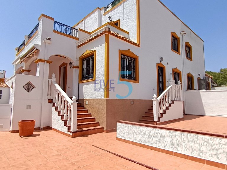 Villa for Sale in Alicante, Valencia 5