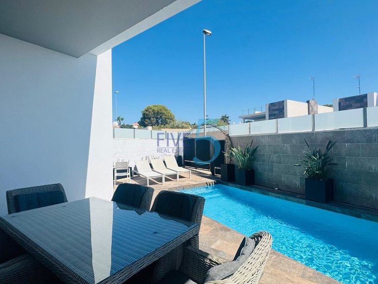 Villa for Sale in Alicante, Valencia 34