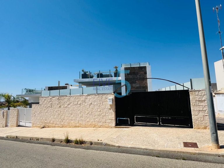 Villa for Sale in Alicante, Valencia 36