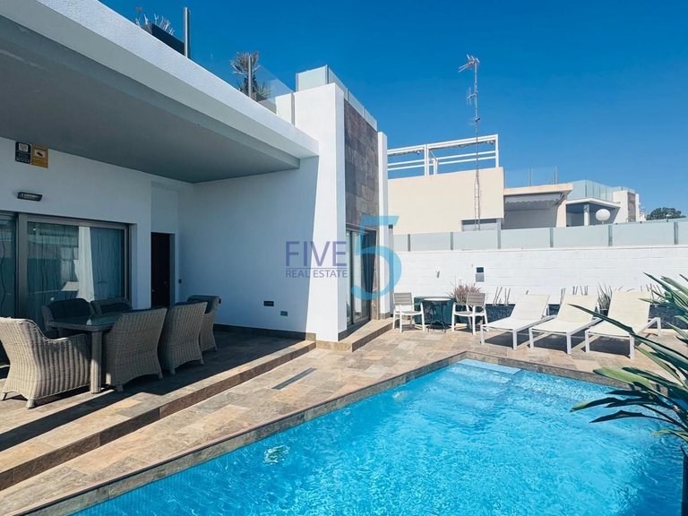 Villa for Sale in Alicante, Valencia 2