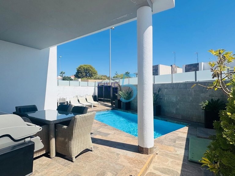 Villa for Sale in Alicante, Valencia 32