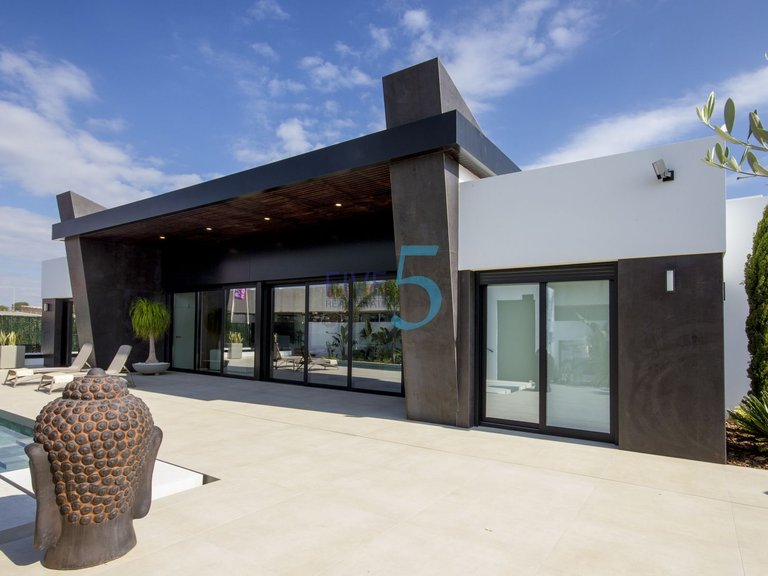 Villa for Sale in Alicante, Valencia 9