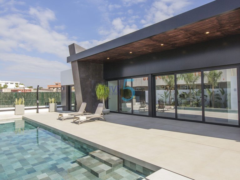 Villa for Sale in Alicante, Valencia 5