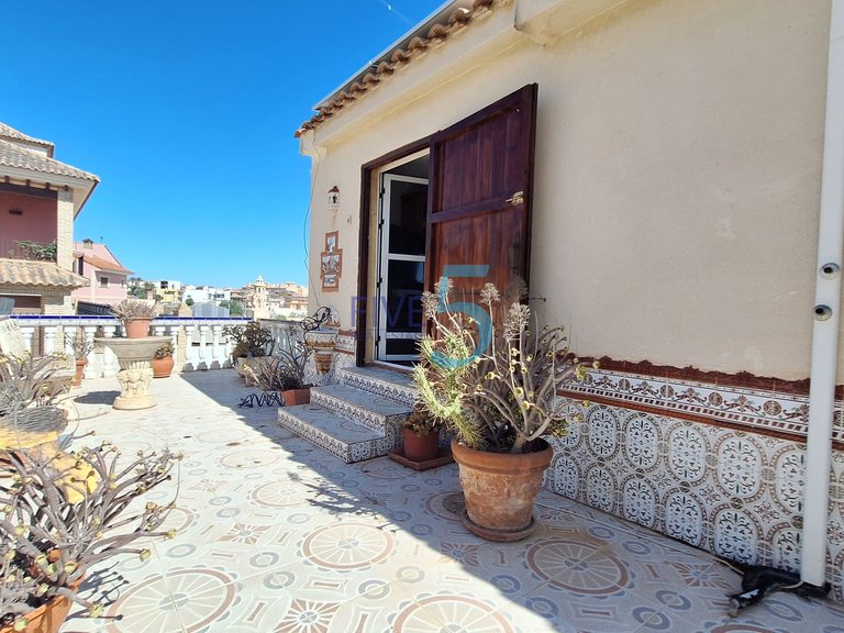 Villa for Sale in Alicante, Valencia 35