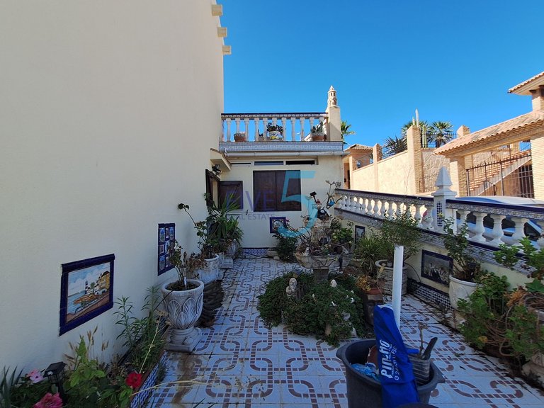 Villa for Sale in Alicante, Valencia 10