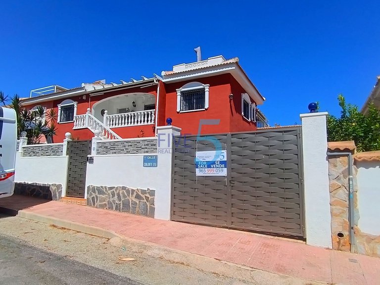 Villa for Sale in Alicante, Valencia 5