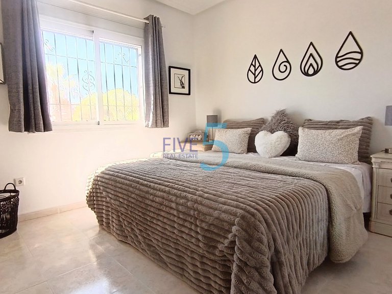 Villa for Sale in Alicante, Valencia 34