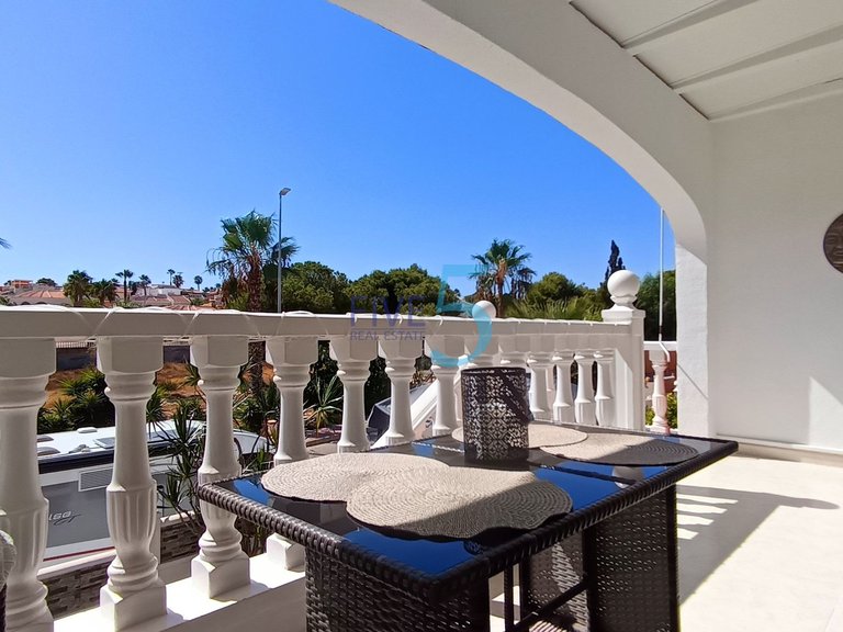 Villa for Sale in Alicante, Valencia 24