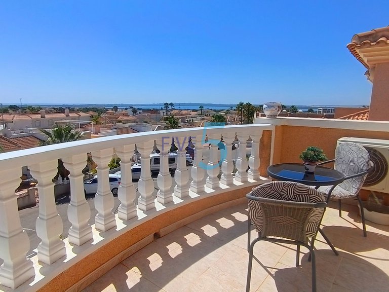Villa for Sale in Alicante, Valencia 3