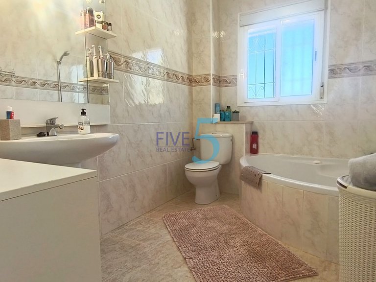 Villa for Sale in Alicante, Valencia 32