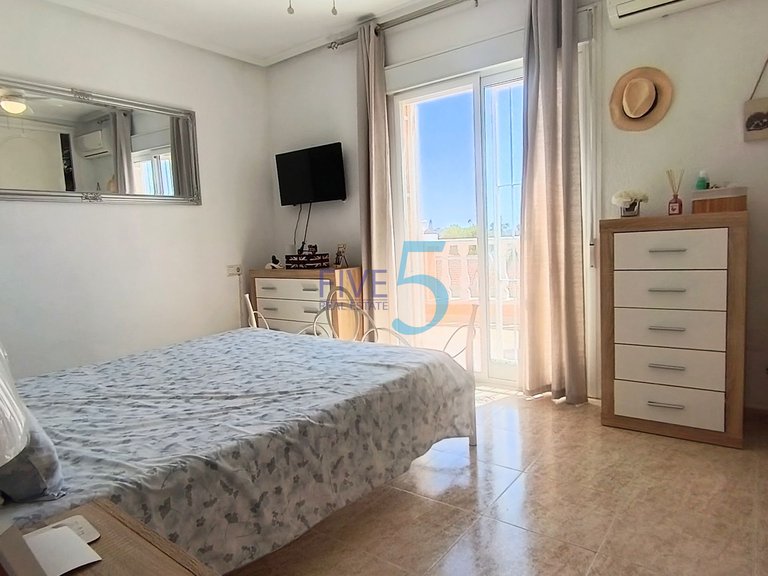 Villa for Sale in Alicante, Valencia 30