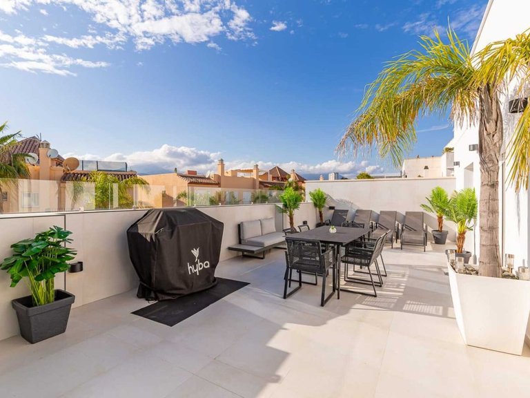 Penthouse for Sale in Nueva Andalucía, Malaga, Spain 1