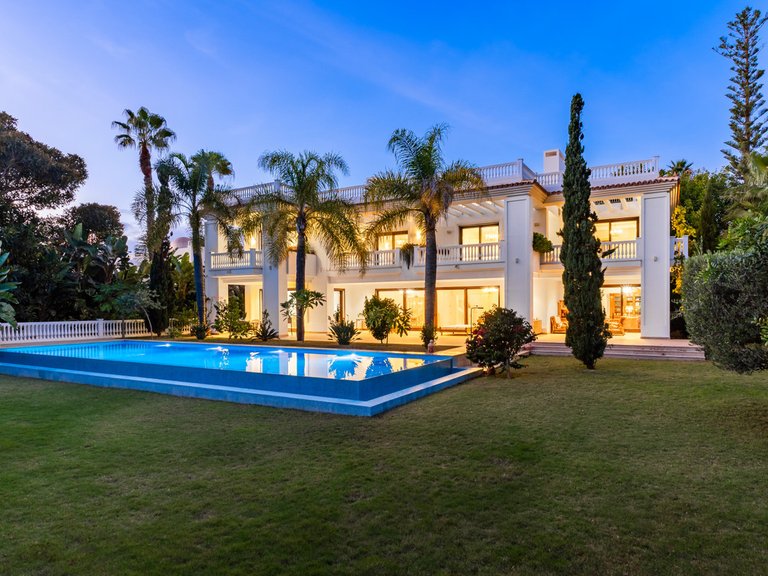 New Development House for Sale in Estepona Málaga 1